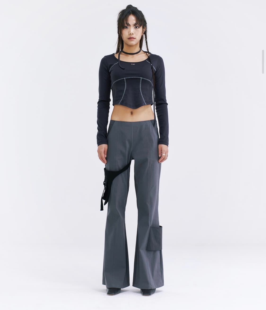 허그유어스킨 메탈로고 스카프 탑 챠콜 상품이미지2