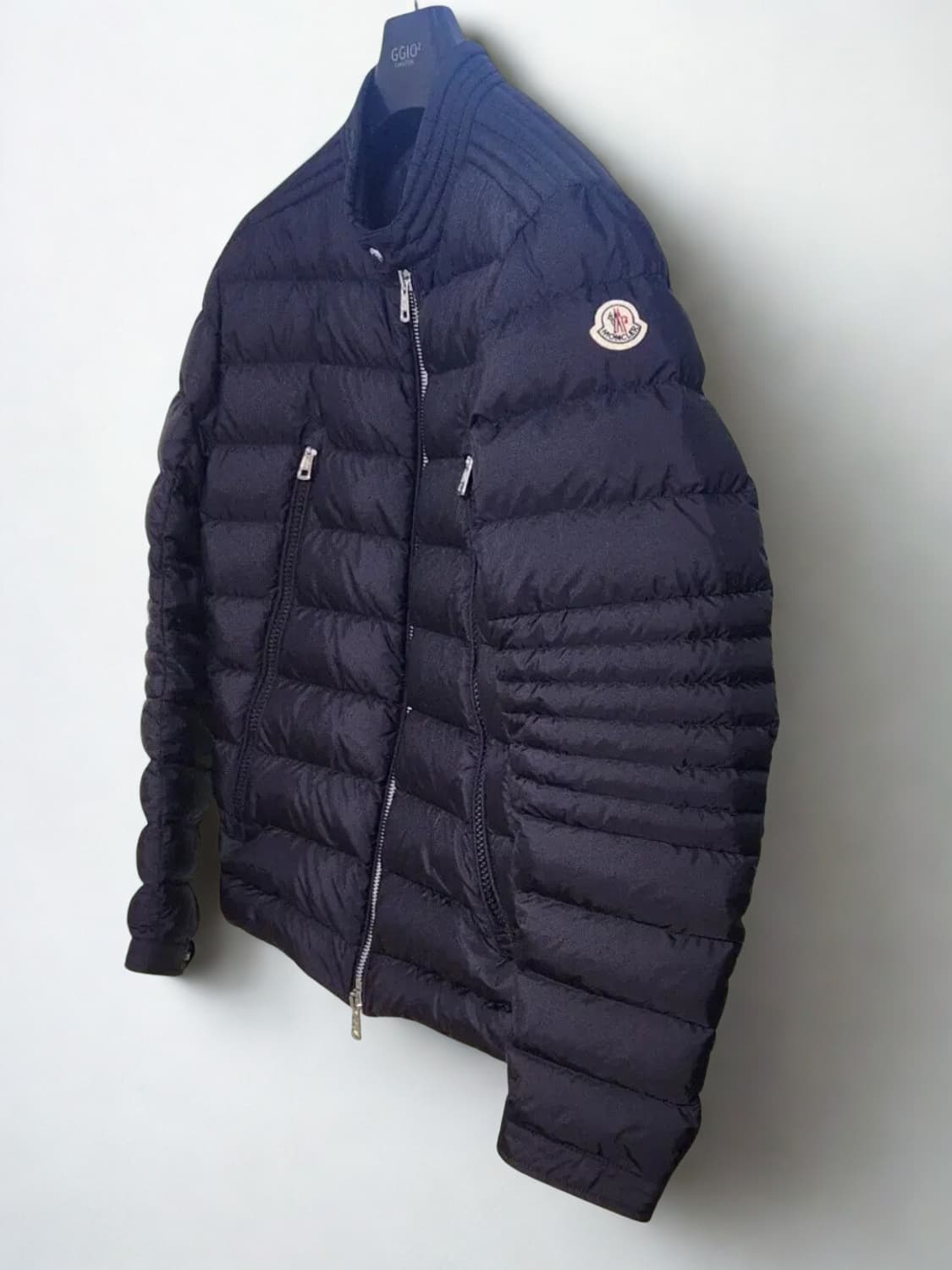 몽클레어 아미오트 패딩 5사이즈 / 실착 거의 없음 / 새 제품급 컨디션 상품이미지3