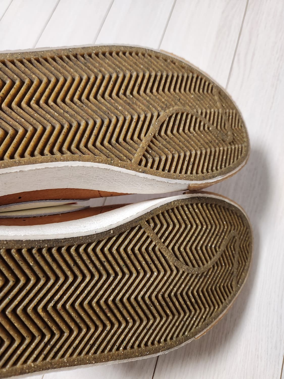 나이키 운동화 SB 줌 블레이저 미드 ISO 다크 러셋 사이즈255

가 상품이미지7