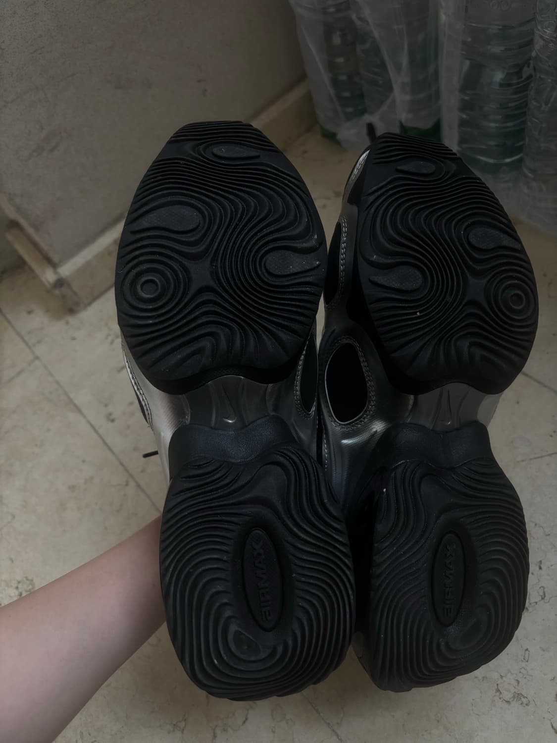 나이키 에어맥스 뮤즈 블랙 앤 메탈릭 실버 250 상품이미지5