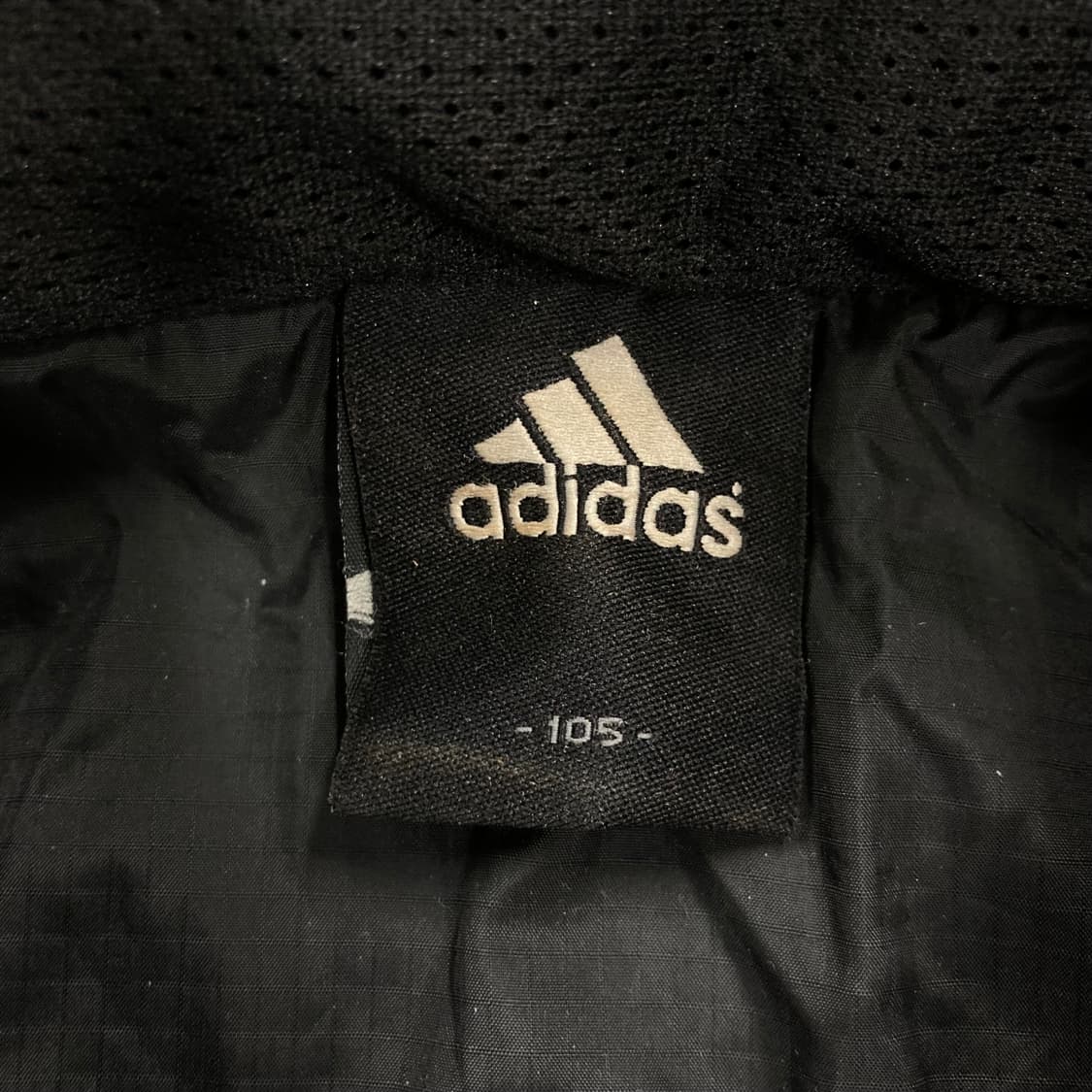 아디다스 블랙 컬러 스몰 로고 바람막이 상품이미지3