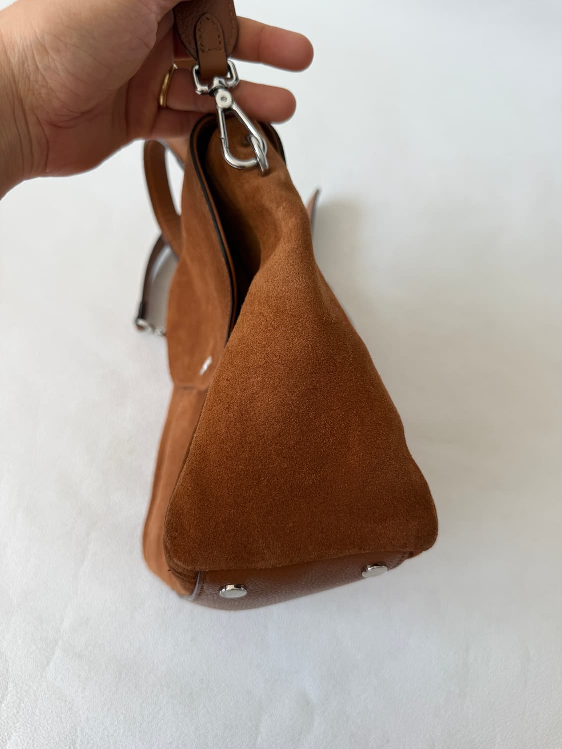 코치넬리(COCCINELLE) 스웨이드&레더 토트백(크로스 가능) 상품이미지4