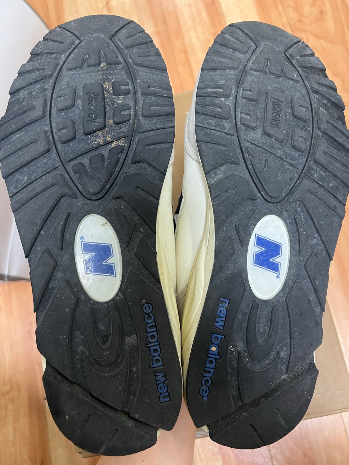 뉴발란스 990v2 화이트블루 상품이미지4