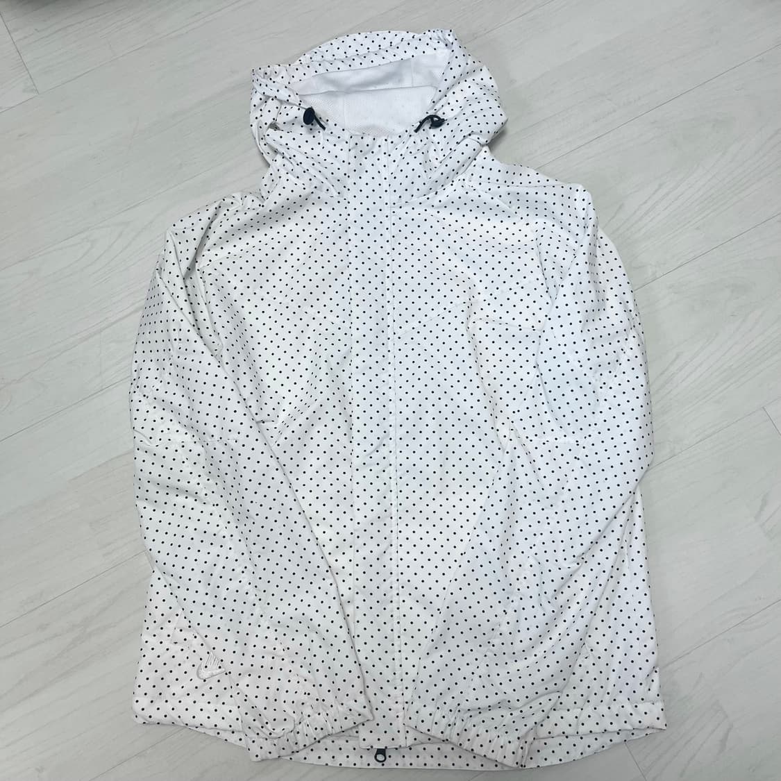 나이키 도트 바람막이 화이트 상품이미지1