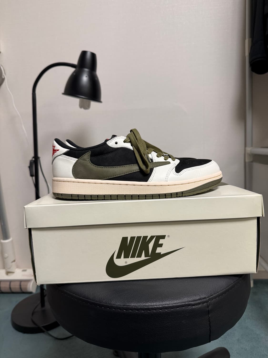 나이키 에어조던 1 트래비스 스캇 미디움 올리브 280 상품이미지1