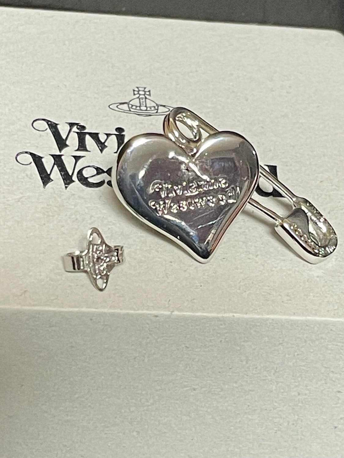 비비안웨스트우드 하트 옷핀 귀걸이 상품이미지2