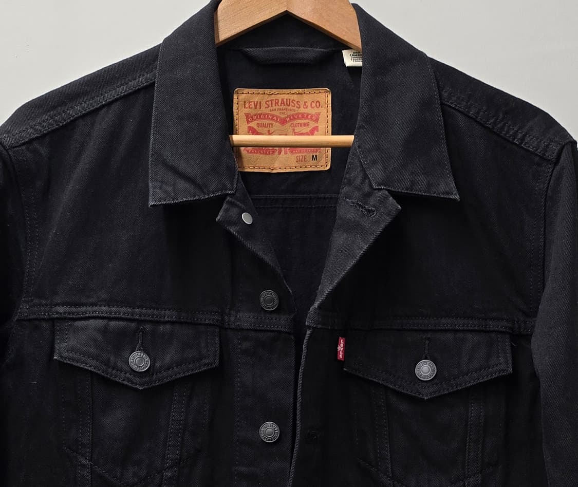 리바이스 블랙데님 트러커 자켓 
싸이즈 95 m 상품이미지3