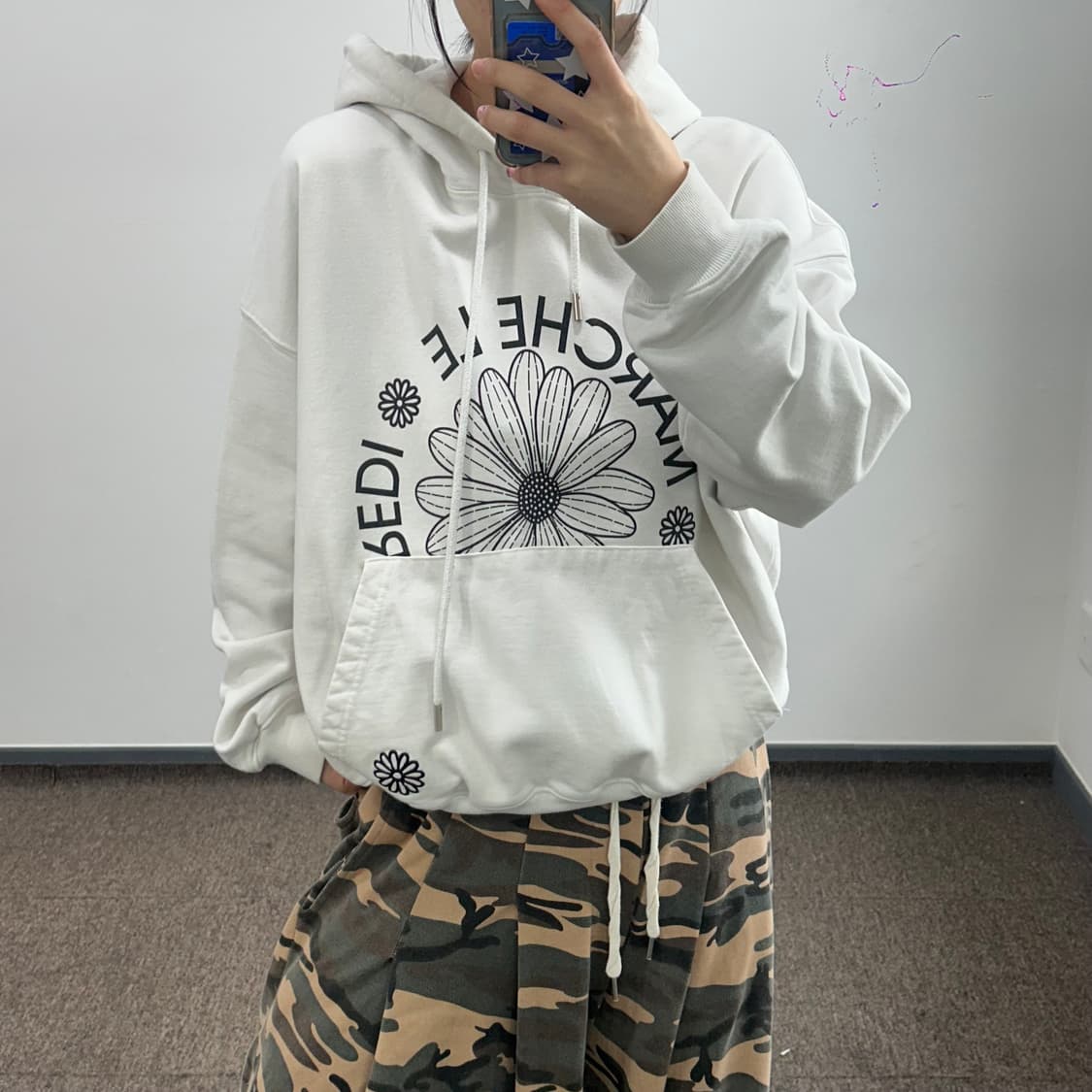 Mardi Mercredi 마르디메크르디 블랙 로고 화이트후드티 상품이미지1