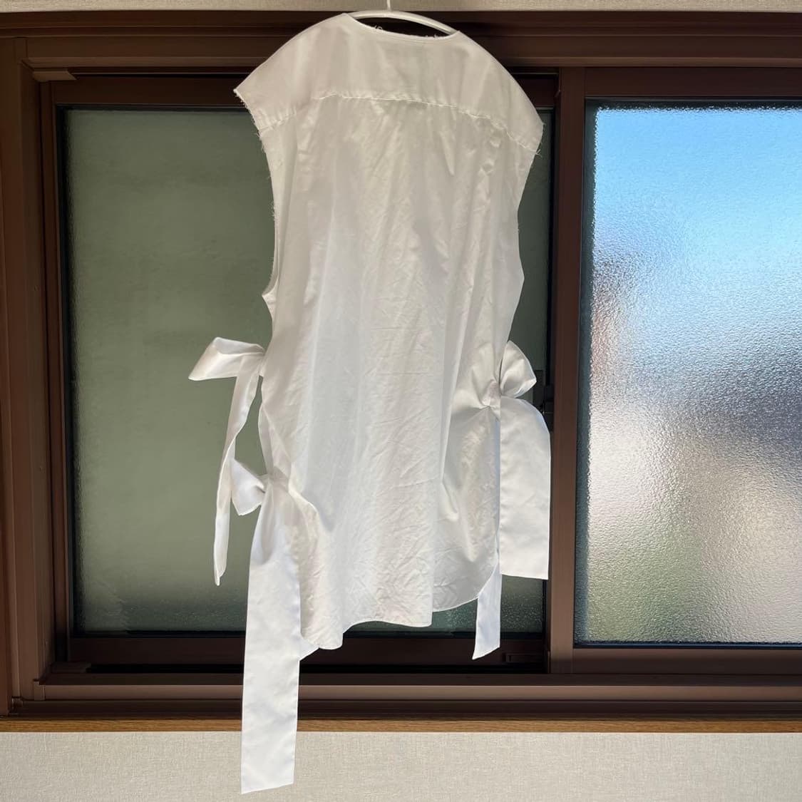 25ss 꼼데가르송 옴므플러스 슬리브리스 리본 화이트 블라우스 s 상품이미지4