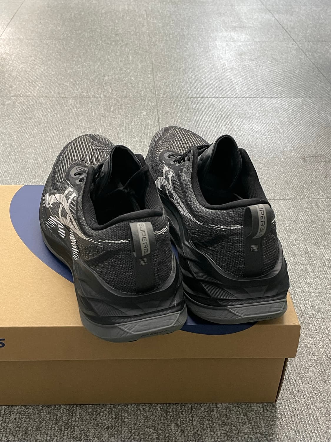아식스 러닝화 슈퍼블라스트2 블랙 270 1회 착용 신동급 박스풀 상품이미지4