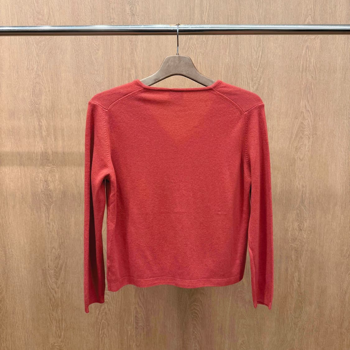 에르노 브이넥 긴팔 니트 가디건 미니 버튼 디테일 슬림핏 레드 상품이미지3