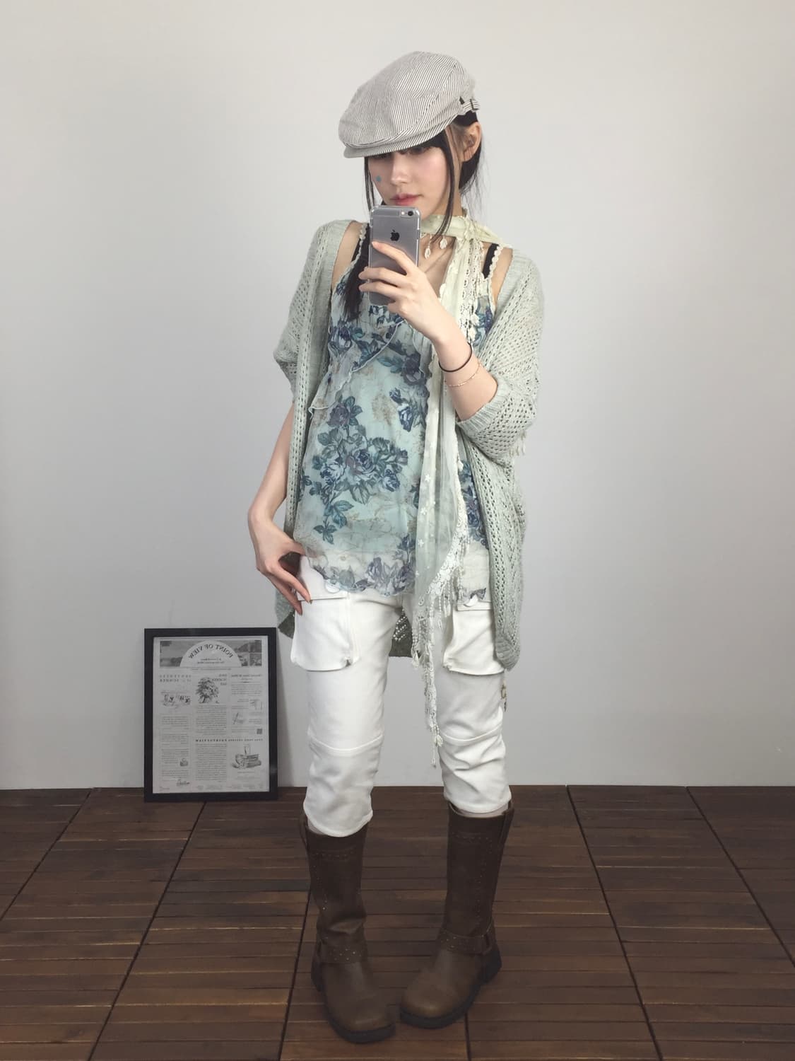 'Chocolate' White Capri Pants 상품이미지4
