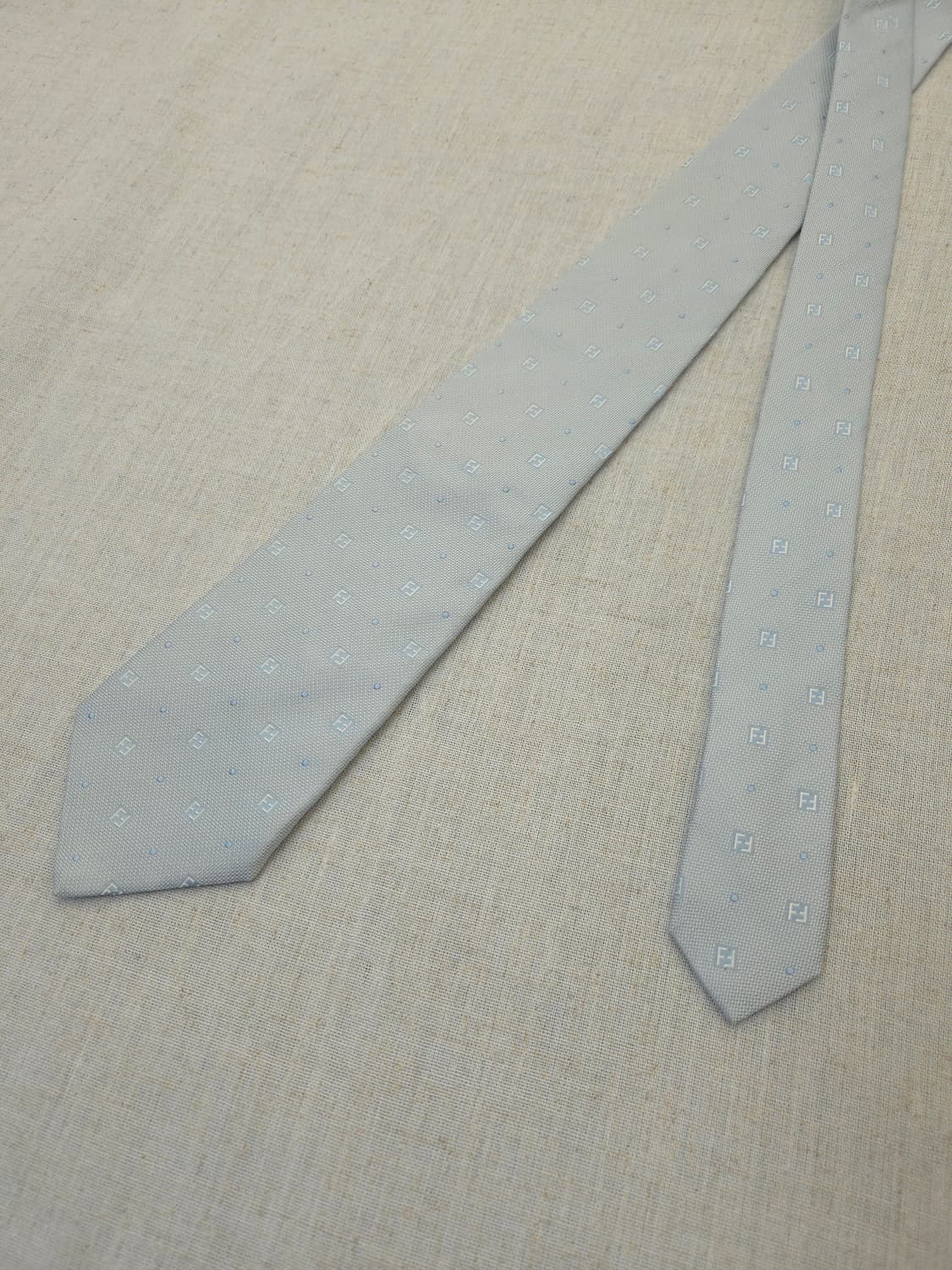 펜디 FF로고 견100% 넥타이 하늘색 상품이미지1