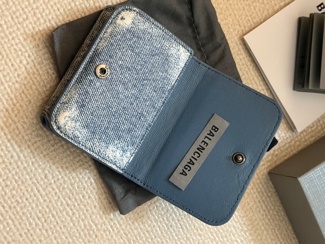 발렌시아가 데님 플랩 반지갑 상품이미지2