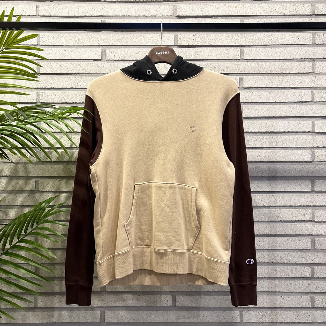챔피온 컬러블럭 후드티 스몰로고 디테일 크림/브라운 10% 할인 상품이미지2