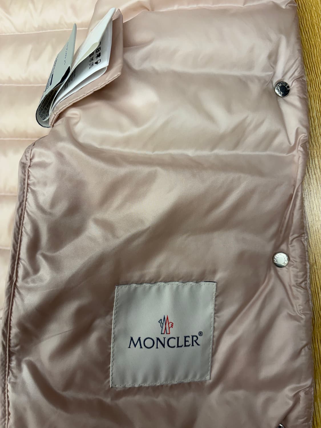 [2] 몽클레어 여성 경량패딩 조끼 라이트핑크 상품이미지6