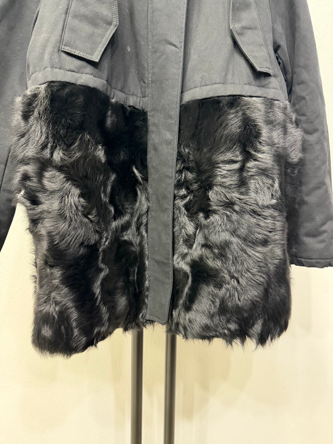 정품) 마쥬 신형 여성 오버핏 블랙 라쿤퍼 후드 자켓 36 상품이미지3