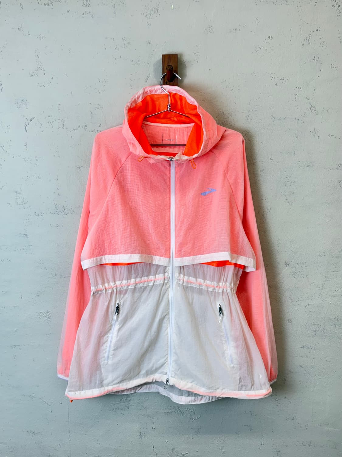 브룩스 러닝 경량 바람막이 상품이미지1