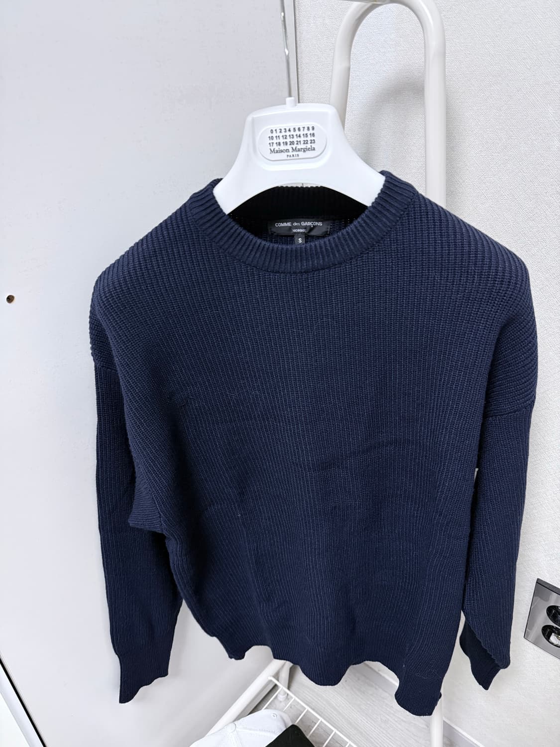 [새상품급] 꼼데가르송 옴므 백프린팅 니트 S 상품이미지2