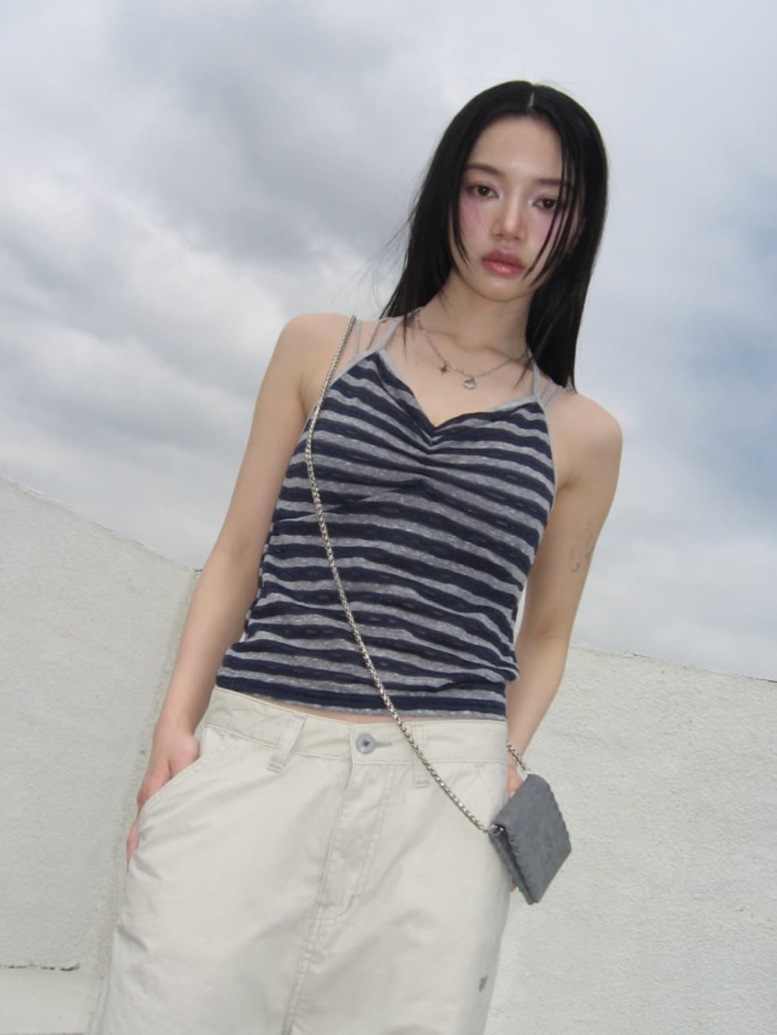 애즈온 V 셔링 슬리브리스 네이비 상품이미지1