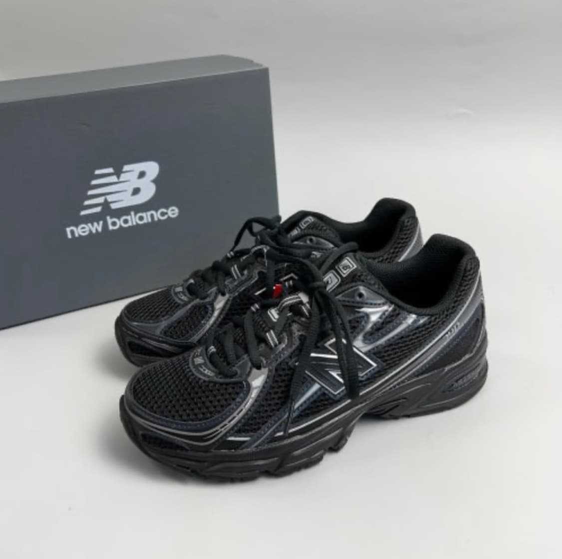 (새상품) 뉴발란스 740 블랙  상품이미지1