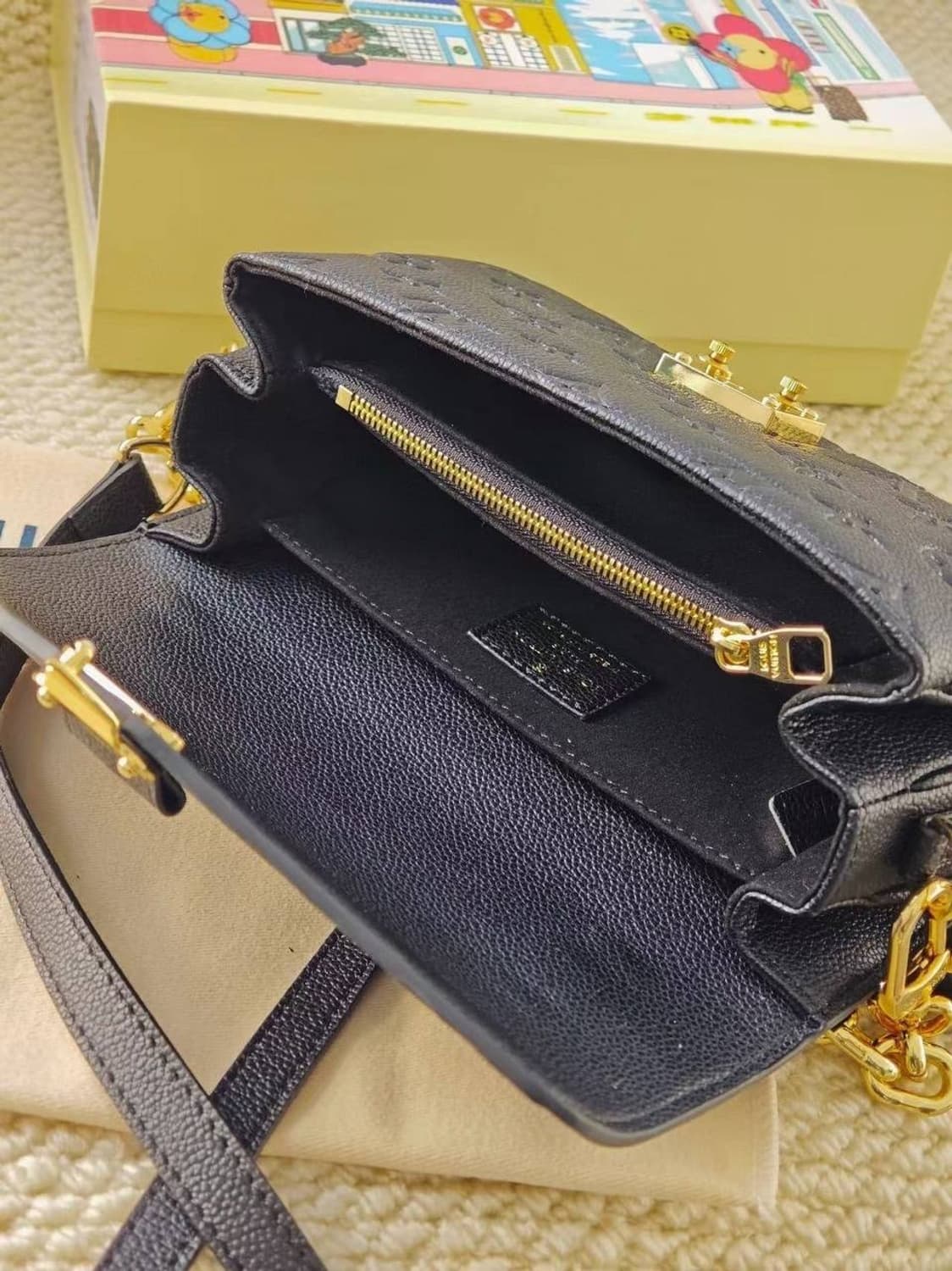 루이비통(Louis Vuitton) 포쉐트 메티스 이스트 웨스트 백 상품이미지4