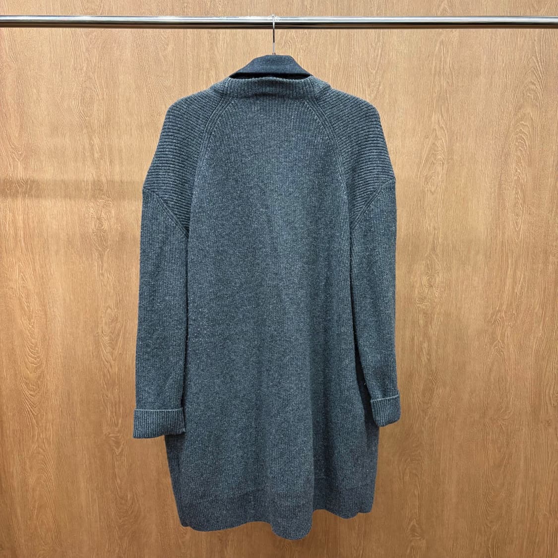 솔리드옴므 니트 가디건 코트 카라 레이어드 탈부착 디테일 루즈핏 그레이 상품이미지3