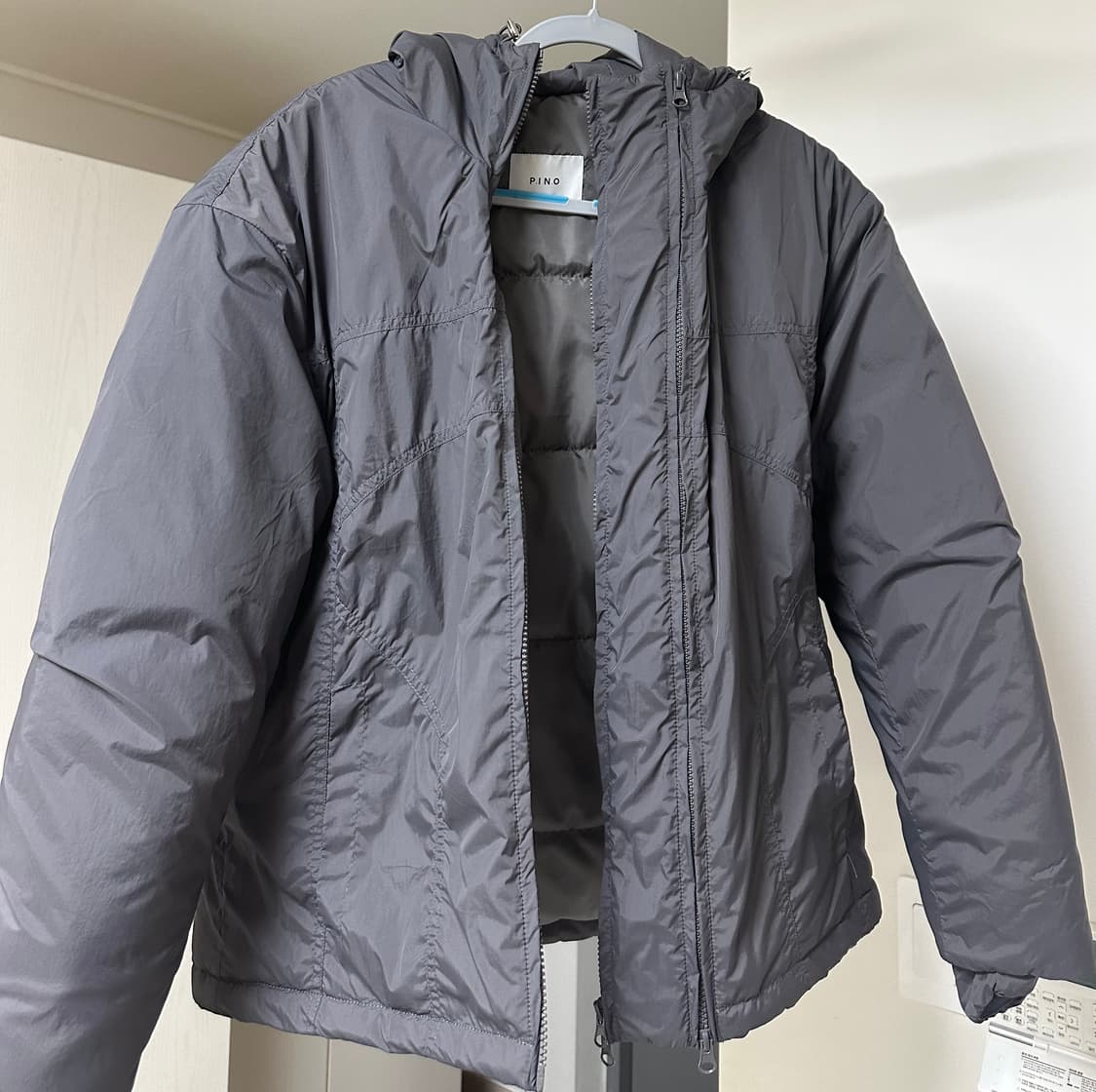피인오 라이트 워머 패디드 쉘자켓 - 차콜 상품이미지3