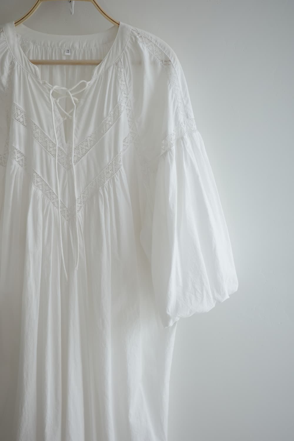 adapt 
• 화이트 퍼프 소매 샤링 코튼 롱원피스 상품이미지2