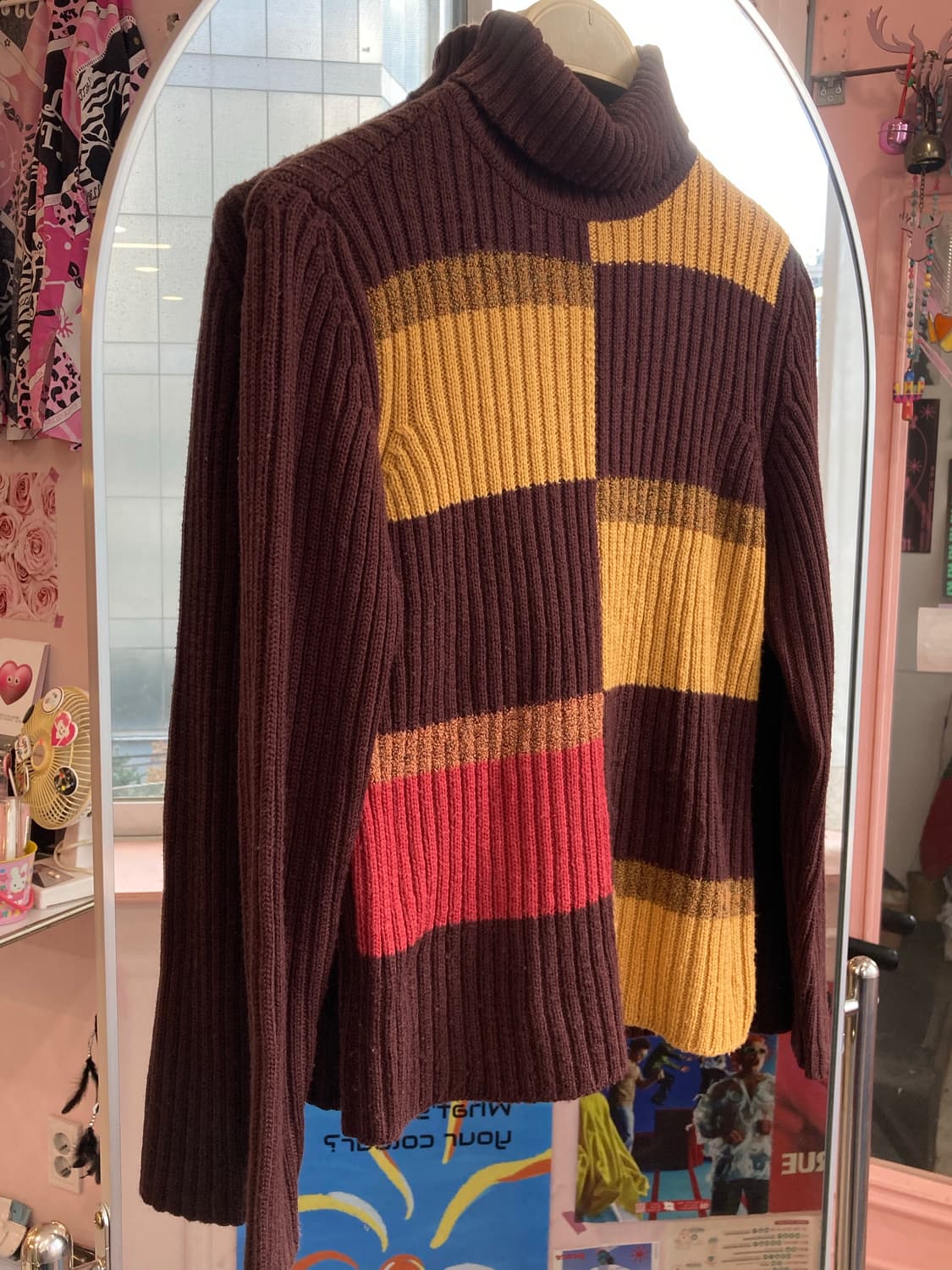 브라운 배색 패턴 목폴라 니트 상품이미지3