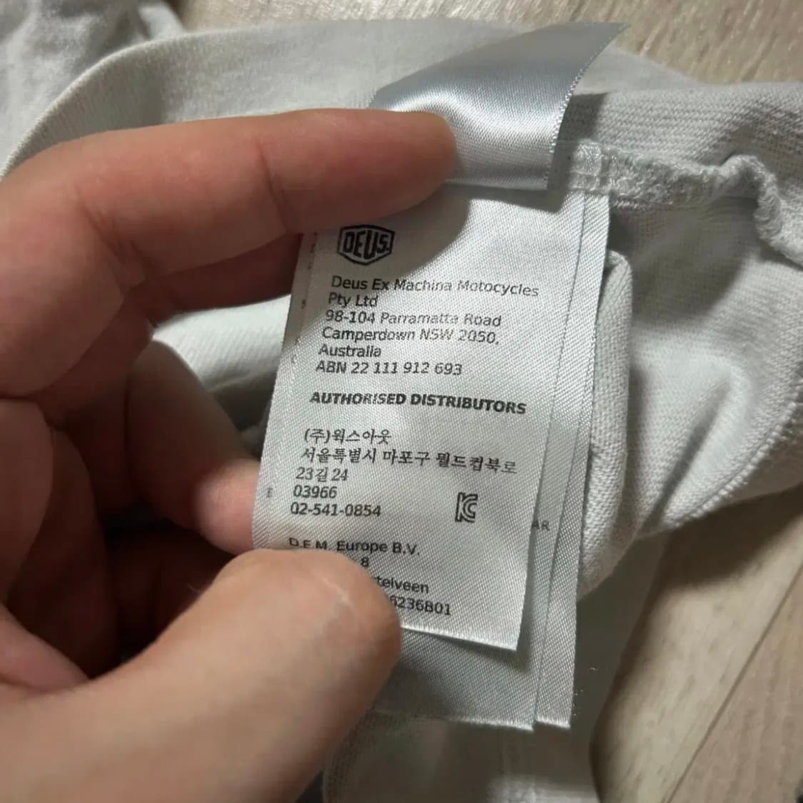 데우스 백프린팅 롱슬리브(XL) 상품이미지3