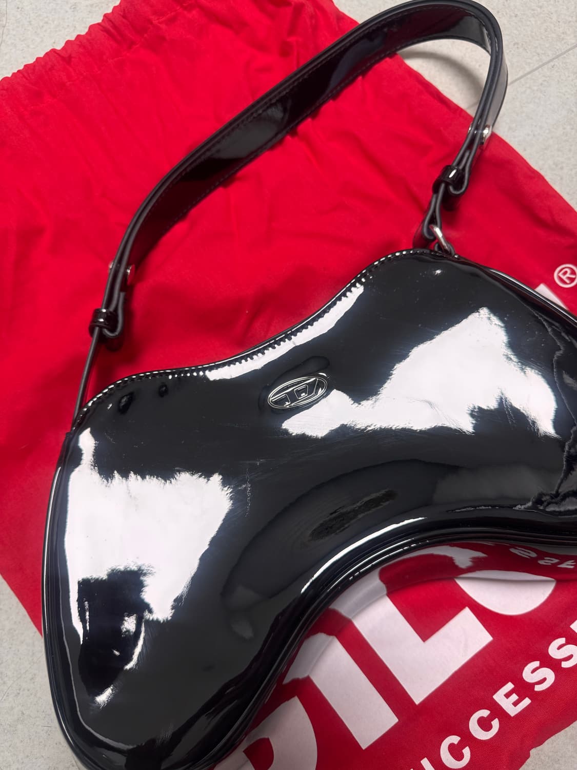 디젤 플레이 크로스 바디 백 상품이미지1