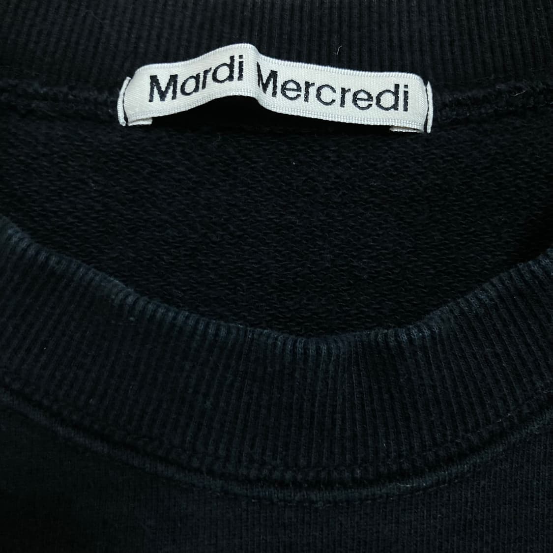 마르디 메크르디 빅로고 블랙 맨투맨 상품이미지3