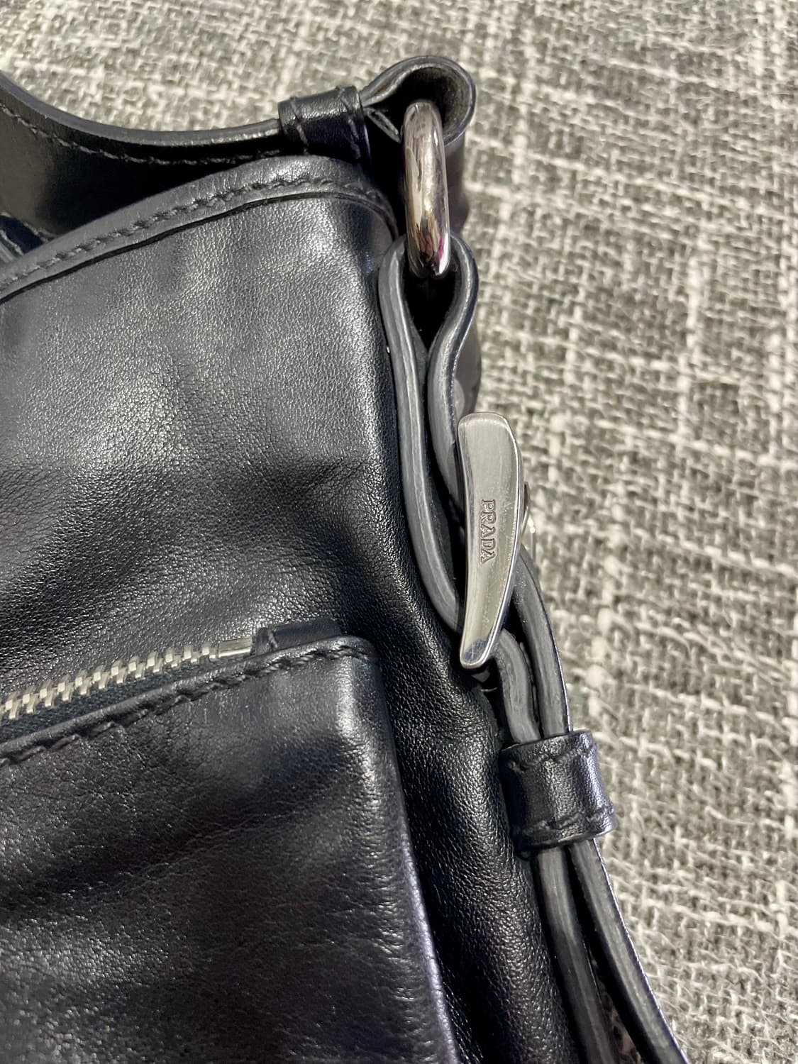 프라다 빈티지 소프트 송아지 가죽 크로스백 정품 상품이미지4