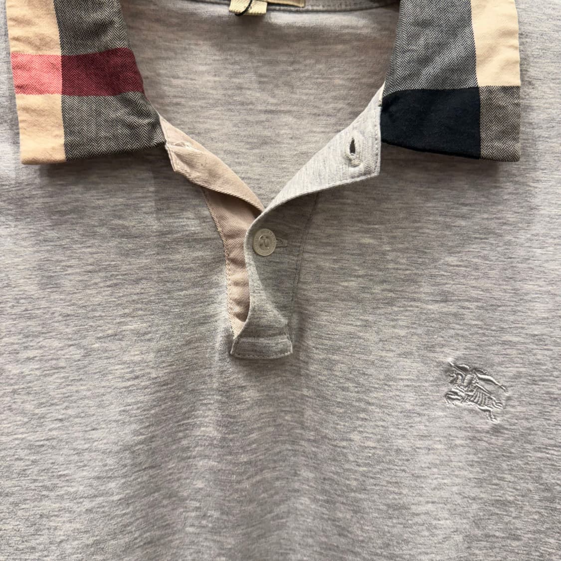 버버리 브릿 노바체크 카라 반팔 폴로 티셔츠 자수 로고 디테일 그레이 상품이미지6