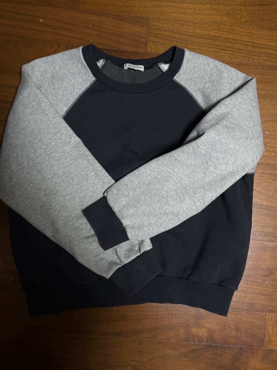 뮤트크레메 맨투맨 상품이미지2