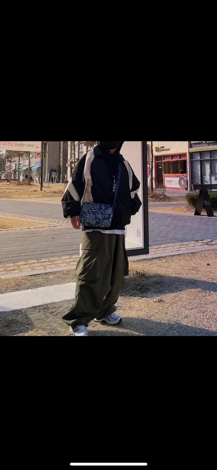 슈프림 퍼퍼 사이드백 블루 페이즐리 22FW 상품이미지4