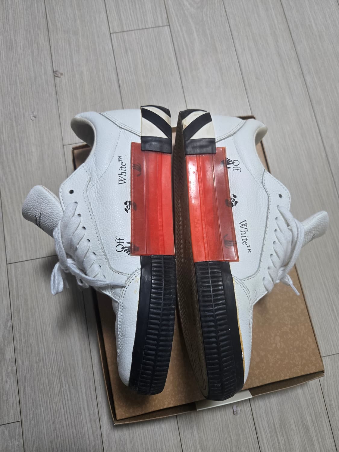 오프화이트 스니커즈 41사이즈 상품이미지2