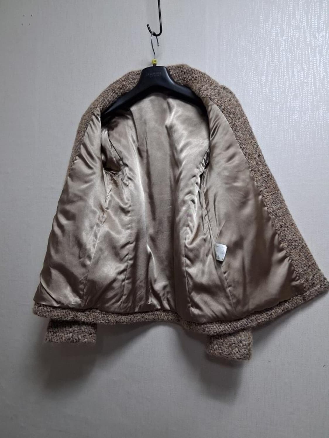 띠어리 베이지 모직 울 쟈켓 44마른55
원산지 일본 
 상품이미지4