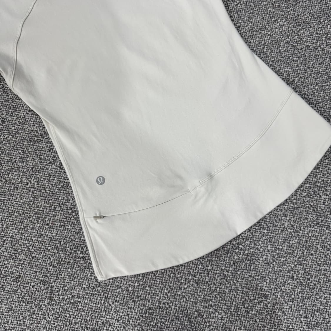 룰루레몬 개더드 웨이스트 롱슬리브 러닝 탑 상품이미지4