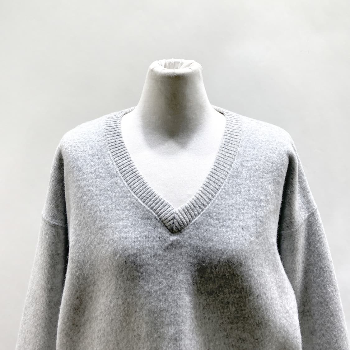 SIGNATURE 여성 브이넥 니트 그레이 F 상품이미지2
