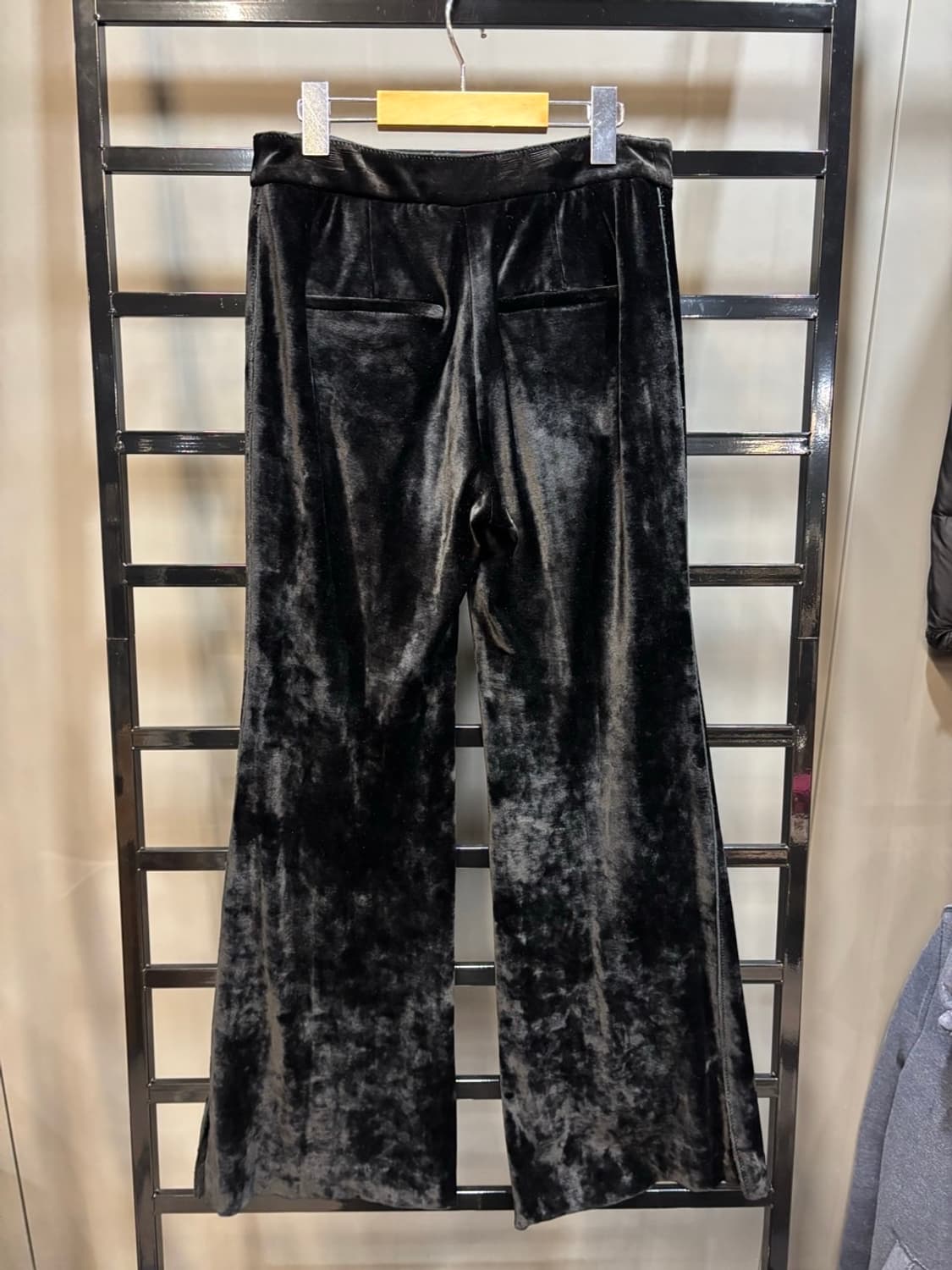 (55) 한섬 오브제 벨벳 플레어 팬츠 블랙 4.9 상품이미지2