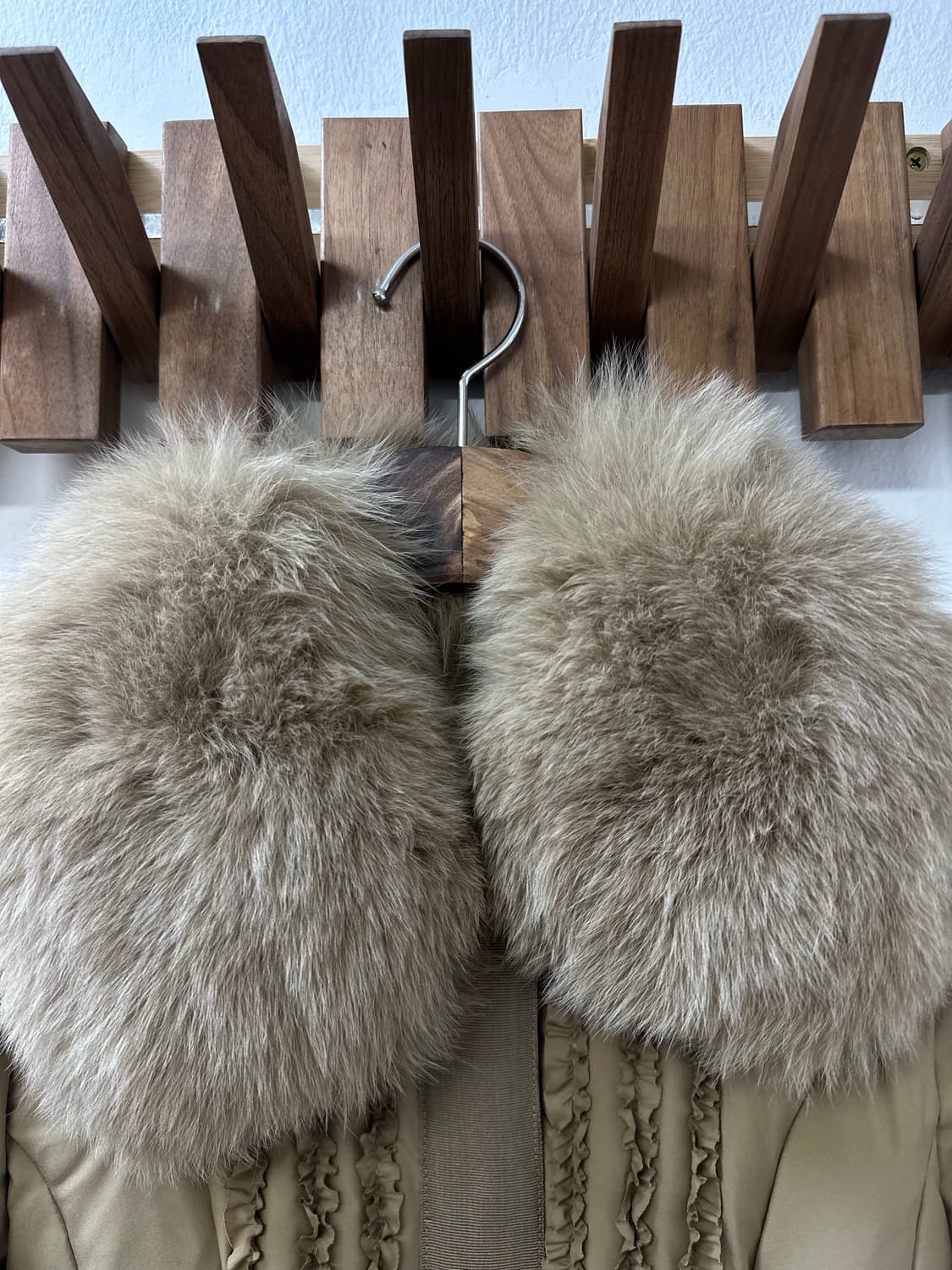 일본빈티지 베이지 퍼 카라 셔링 러플 디테일 롱 패딩 코트 상품이미지3