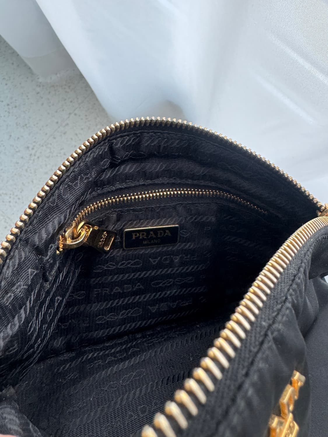 프라다 포코노 금장 파우치 상품이미지8