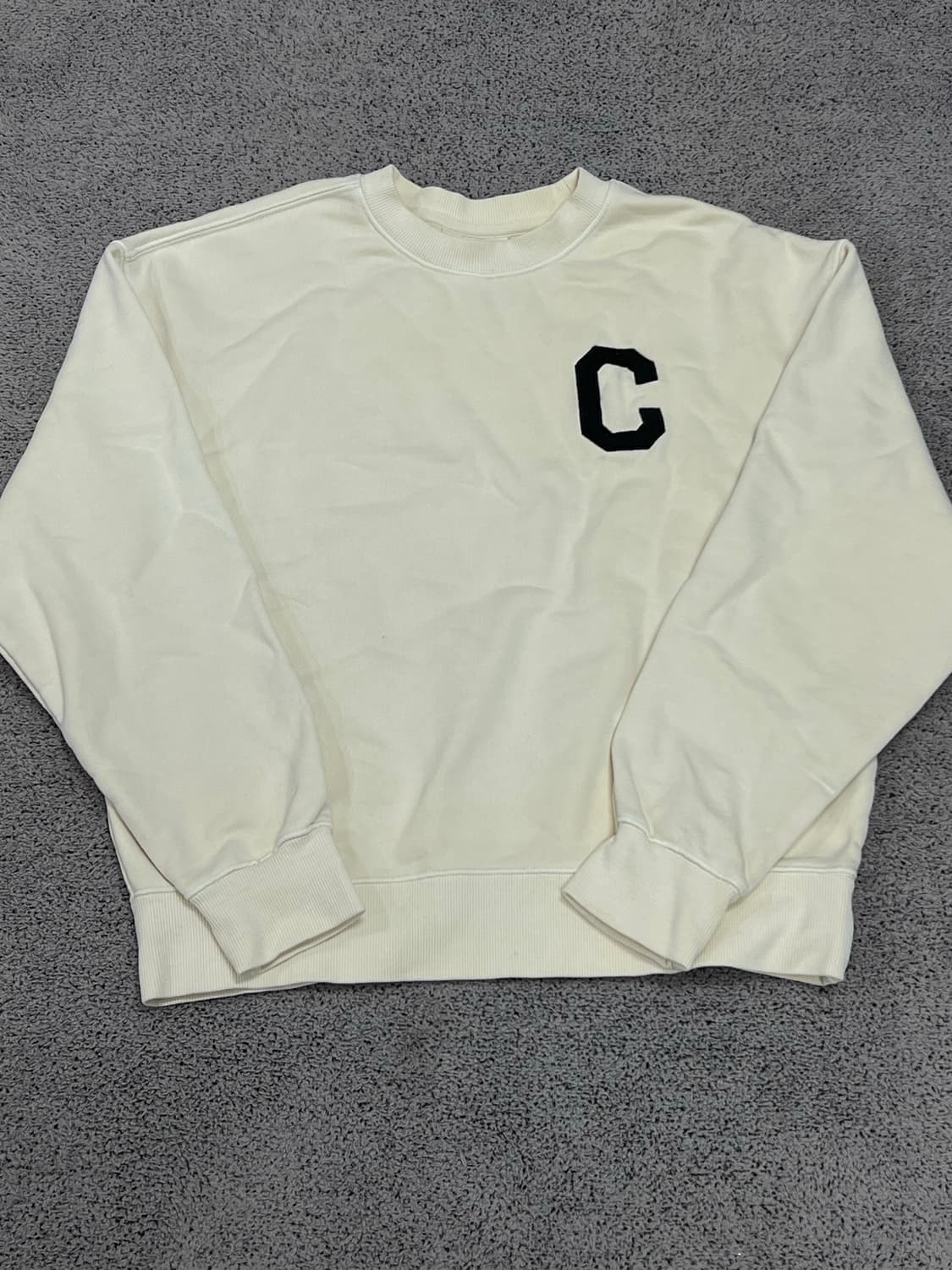 (85) 커버낫 C로고 맨투맨 크림 상품이미지1