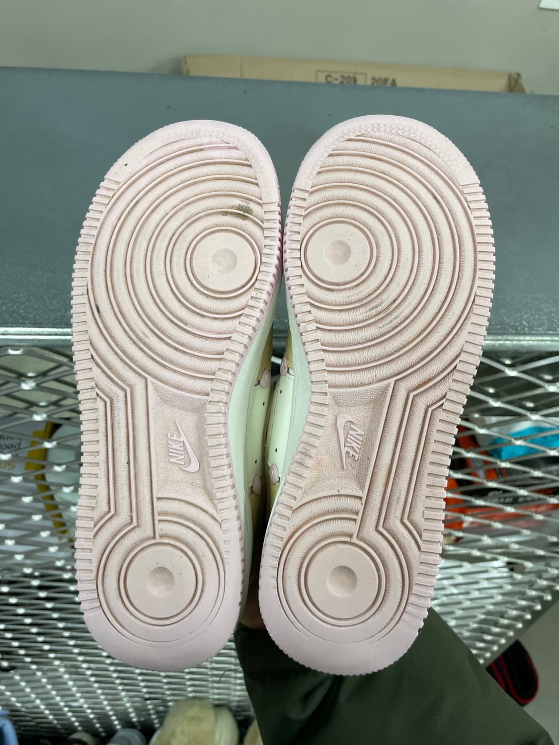 나이키 에어포스 1 밸런타인데이 세일 핑크 폼 235 상품이미지6