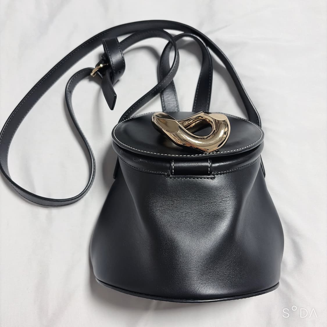 J.W.Anderson Lid Bucket Bag 크로스백 상품이미지1
