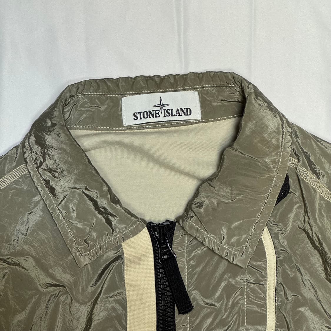 [L] 18FW 스톤아일랜드 나일론메탈 오버셔츠 베이지 상품이미지2