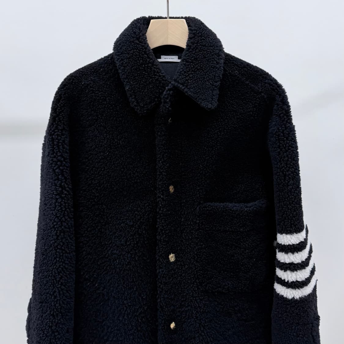 [S+급/오버핏1] 톰브라운 사선완장 다이드 시어링 레더 자켓 상품이미지3