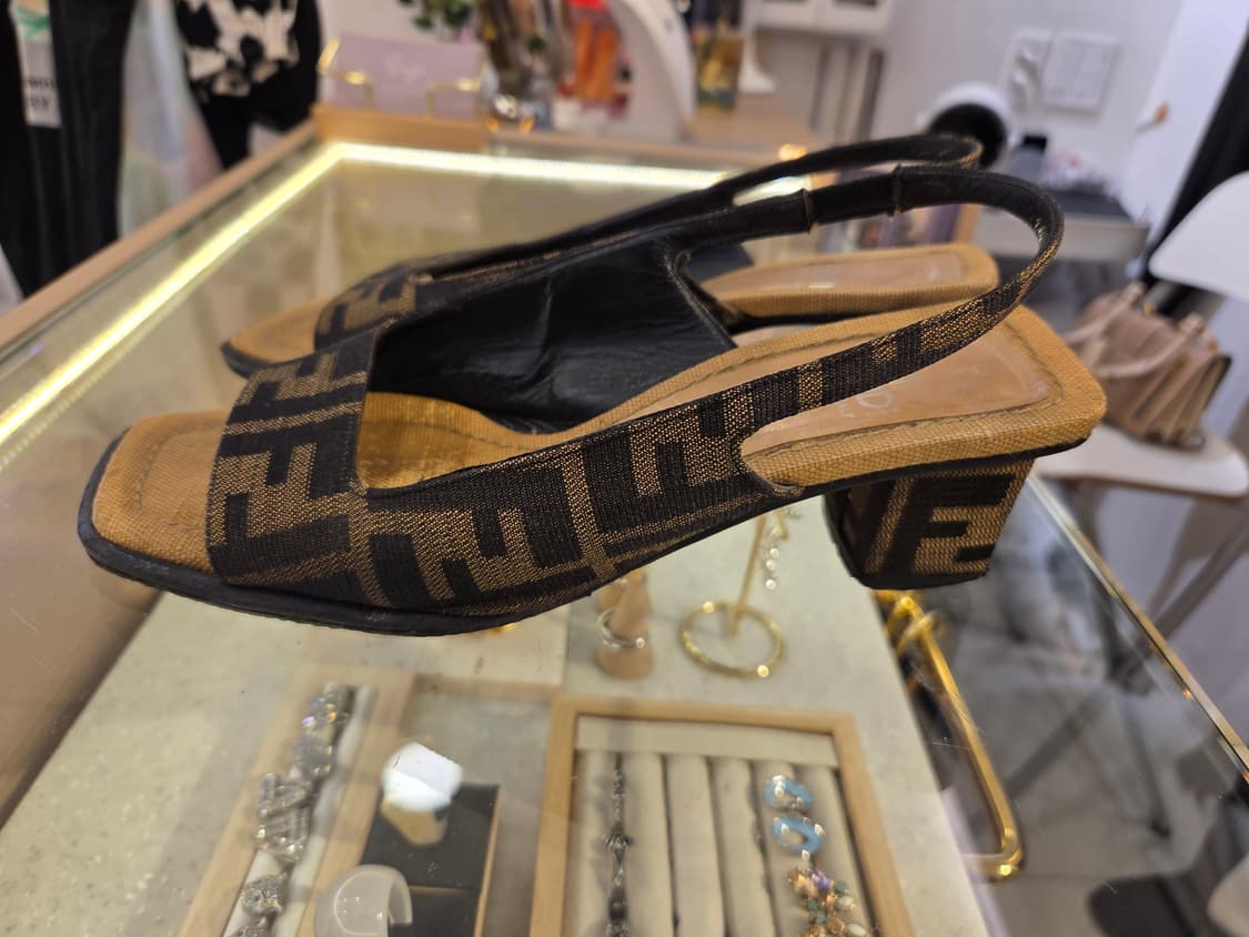 FENDI 팬디 슬링백 샌들 상품이미지1